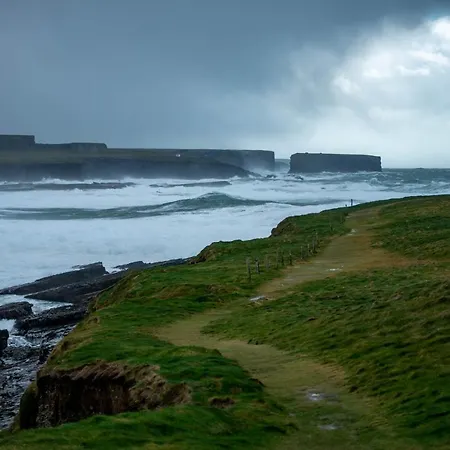 Moineir House בית הארחה *